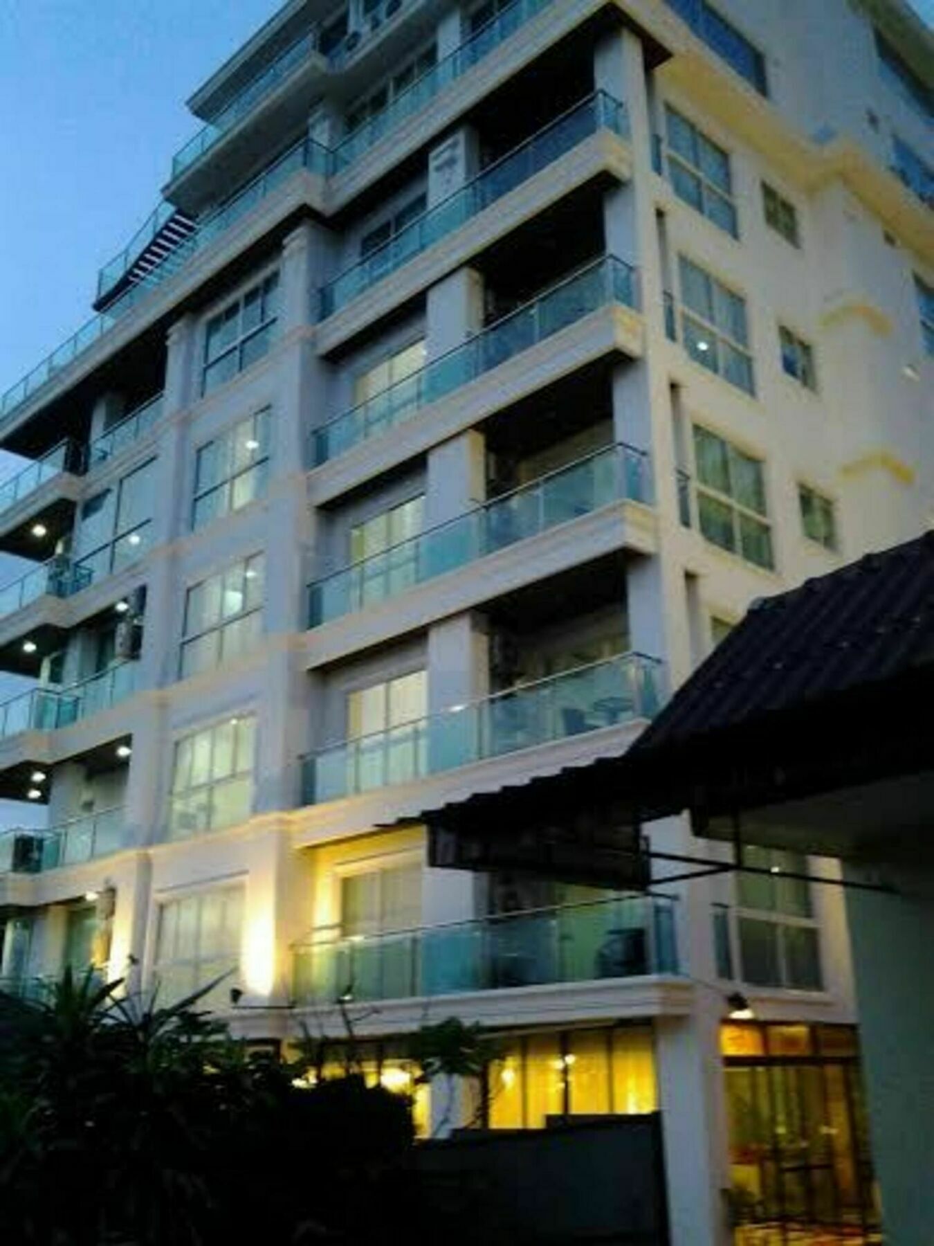 Апартаменты Goldstone Residency Patong , Phuket Экстерьер фото